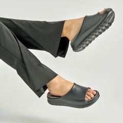 Devyn Black Molded