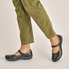 Stacy Black Waxy Burnished